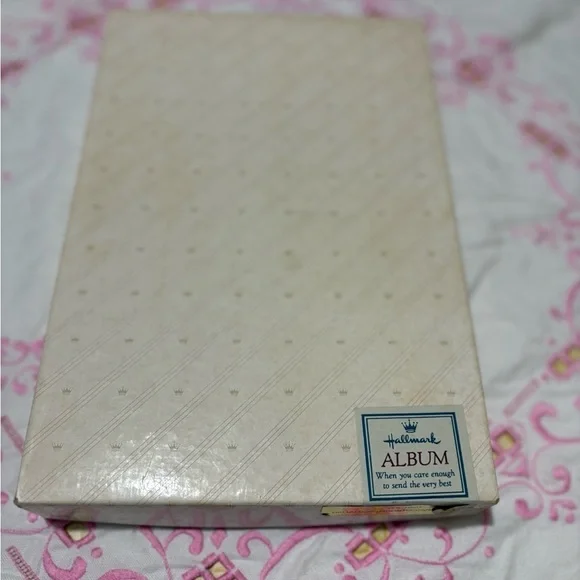 Vintage Hallmark Yellow and Green Recipe Book - Picture 2 of 9